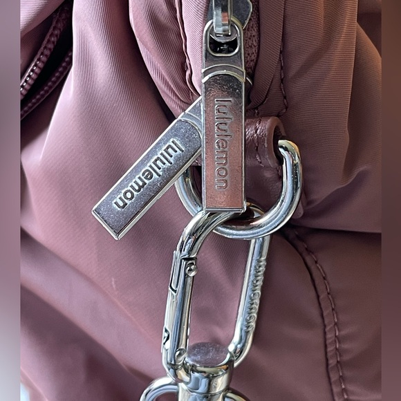Lululemon Gathered Handle Gym Bag Vol 14L in Spiced Chai ( mauve pink ) - Picture 11 of 15